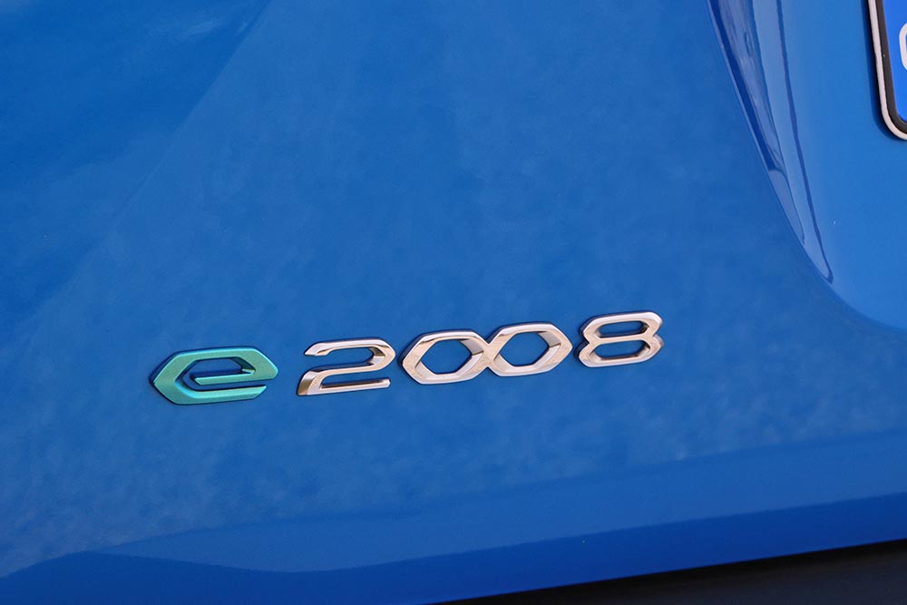 https://autogreeknews.gr/wp-content/uploads/2021/03/Peugeot-e-2008-23.jpg