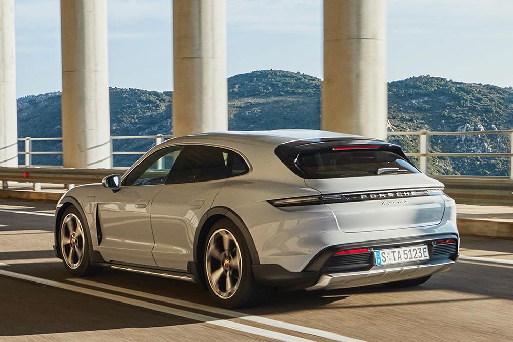 https://autogreeknews.gr/wp-content/uploads/2021/03/Porsche-Taycan-Cross-Turismo-13.jpeg