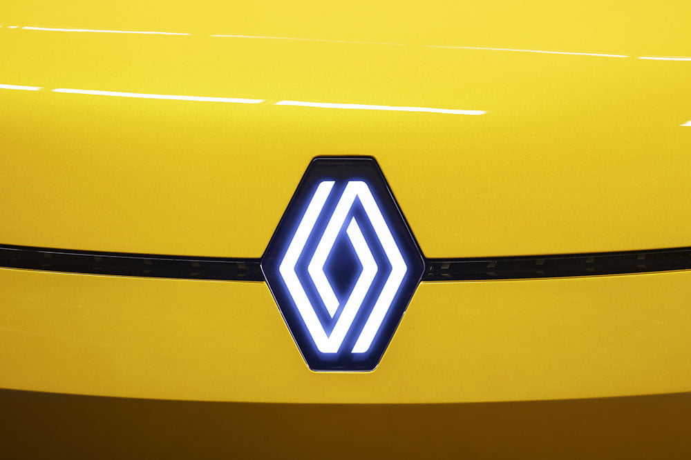 https://autogreeknews.gr/wp-content/uploads/2021/03/Renault-new-logo.jpg
