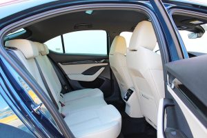 Skoda-Octavia-2020-rear-seat