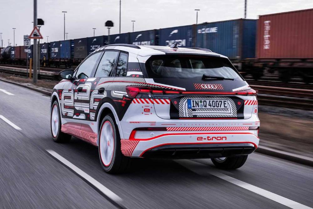 https://autogreeknews.gr/wp-content/uploads/2021/03/audi-q4-e-tron-prototype-exterior-3.jpg
