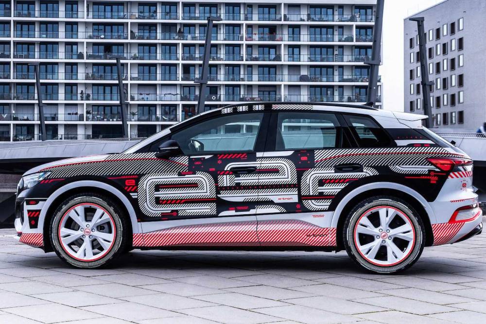 https://autogreeknews.gr/wp-content/uploads/2021/03/audi-q4-e-tron-prototype-exterior-5.jpg