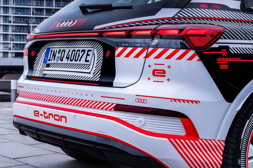 https://autogreeknews.gr/wp-content/uploads/2021/03/audi-q4-e-tron-prototype-exterior-7.jpg
