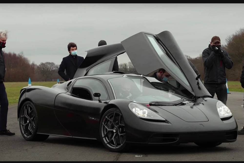 Ο διάδοχος της McLaren F1 στην πίστα (+video)