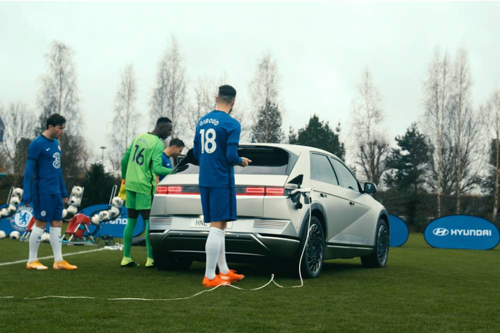 Μεγάλη μπάλα από το Hyundai Ioniq 5 (+video)