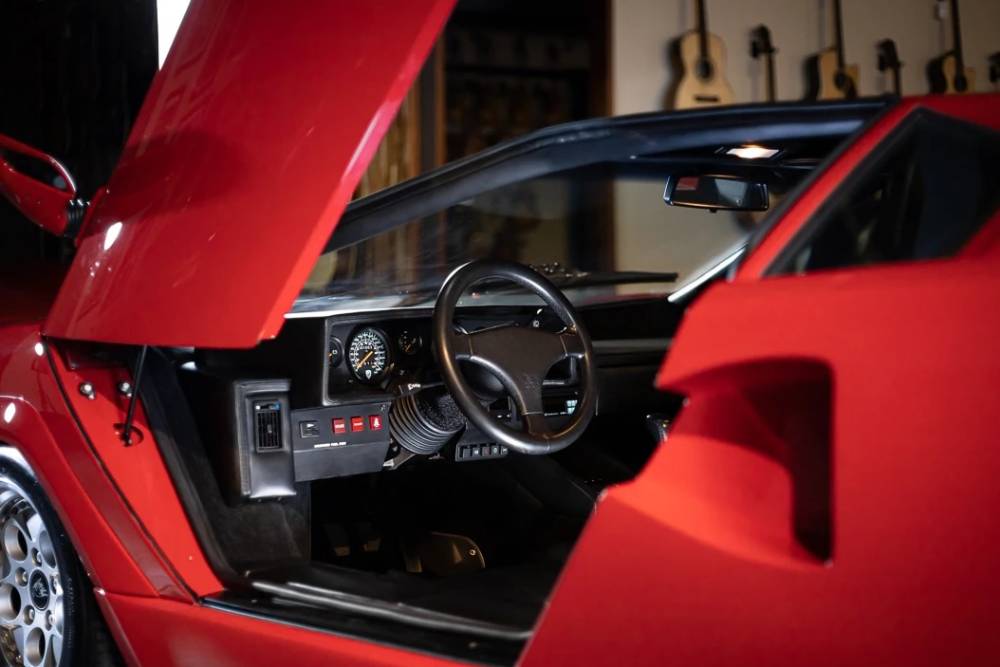 https://autogreeknews.gr/wp-content/uploads/2021/03/lamborghini-countach-siviglia-red-6.jpg