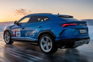 lamborghini-urus-high-speed-record-on-ice 3