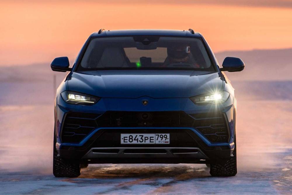 https://autogreeknews.gr/wp-content/uploads/2021/03/lamborghini-urus-high-speed-record-on-ice-5.jpg