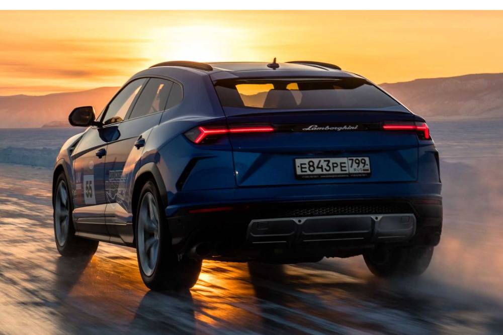 https://autogreeknews.gr/wp-content/uploads/2021/03/lamborghini-urus-high-speed-record-on-ice.jpg
