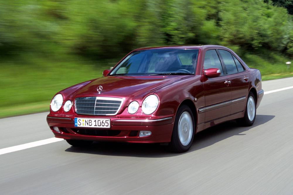 https://autogreeknews.gr/wp-content/uploads/2021/03/mercedes-benz_e-klasse_limousine_24.jpg