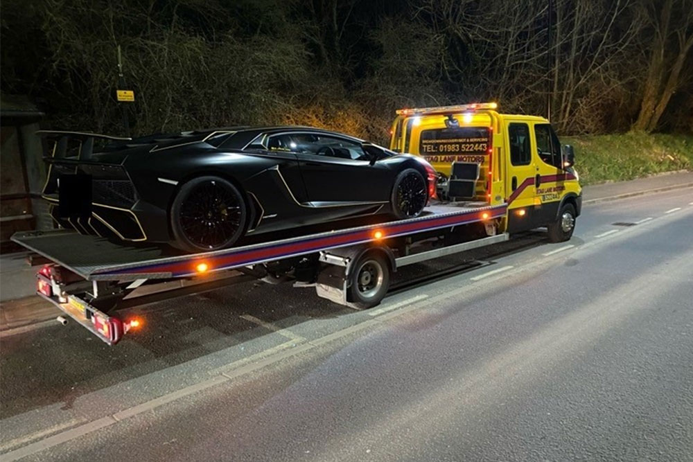 Του κατάσχεσαν την Lambo για 560 ευρώ!
