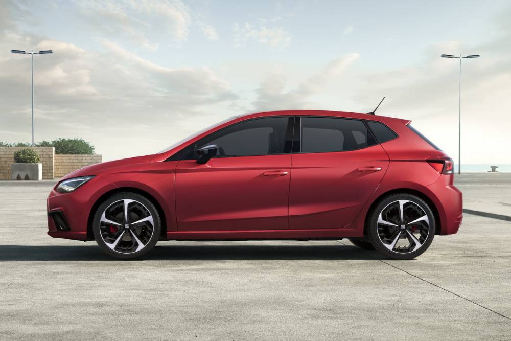 https://autogreeknews.gr/wp-content/uploads/2021/04/05-SEAT-Ibiza-FR-Desire-Red-H.jpg
