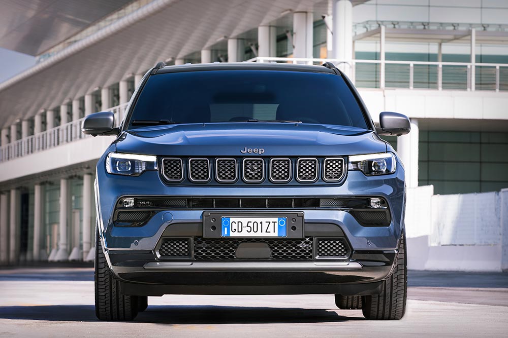 https://autogreeknews.gr/wp-content/uploads/2021/04/1.-New-Jeep®-Compass-80th-Anniversary.jpg