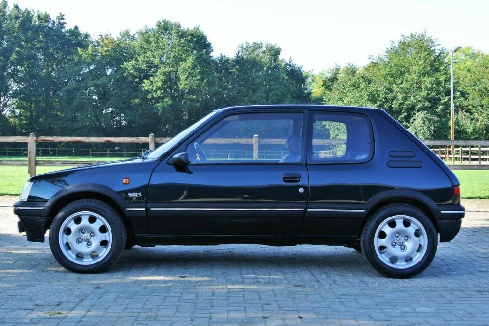 https://autogreeknews.gr/wp-content/uploads/2021/04/1993-peugeot-205-seve-2.jpg