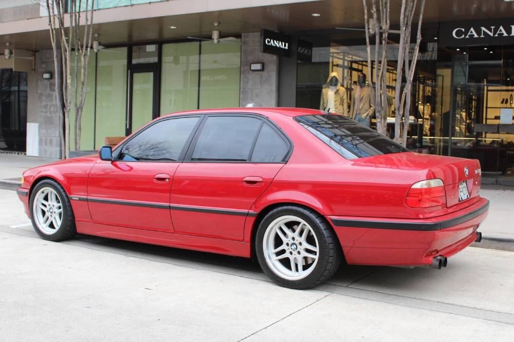 https://autogreeknews.gr/wp-content/uploads/2021/04/2001-BMW-E38-M5-Engine-Swap-09.jpg
