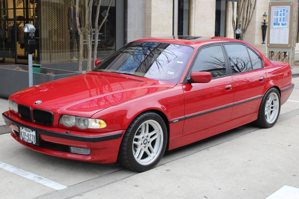 https://autogreeknews.gr/wp-content/uploads/2021/04/2001-BMW-E38-M5-Engine-Swap-12.jpg
