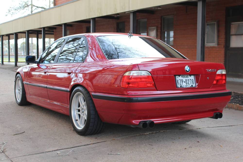 https://autogreeknews.gr/wp-content/uploads/2021/04/2001-BMW-E38-M5-Engine-Swap-14.jpg