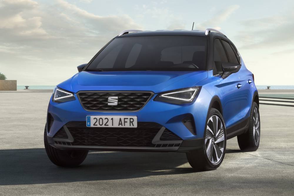 https://autogreeknews.gr/wp-content/uploads/2021/04/2021-SEAT-Arona-FR-Saphire-Blue-1.jpg