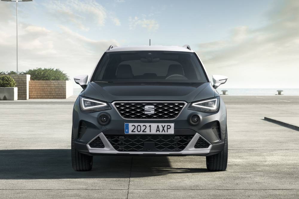 https://autogreeknews.gr/wp-content/uploads/2021/04/2021-SEAT-Arona-Xperience-Dark-3.jpg