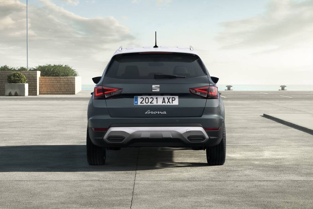 https://autogreeknews.gr/wp-content/uploads/2021/04/2021-SEAT-Arona-Xperience-Dark-5.jpg