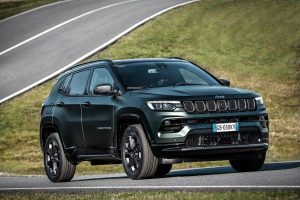 3.–New-Jeep®-Compass-80th-Anniversary-4xe