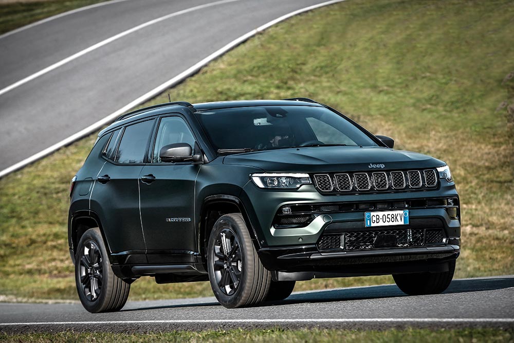 https://autogreeknews.gr/wp-content/uploads/2021/04/3.-New-Jeep®-Compass-80th-Anniversary-4xe.jpg