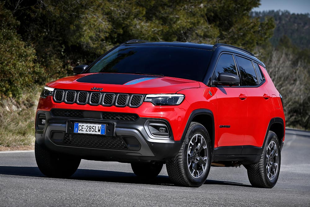 https://autogreeknews.gr/wp-content/uploads/2021/04/6.-New-Jeep®-Compass-Trailhawk-4xe.jpg