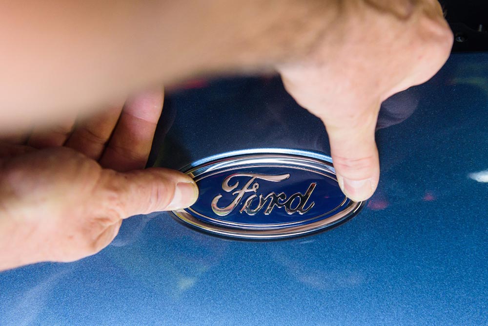 https://autogreeknews.gr/wp-content/uploads/2021/04/Ford-badge.jpg