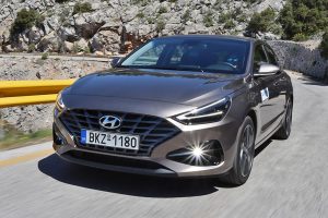 Hyundai i30 Fastback 1.5 T-GDi DCT Hybrid (2)