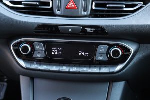 Hyundai i30 Fastback 1.5 T-GDi DCT Hybrid (24)