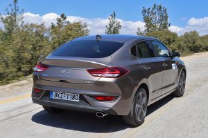 Hyundai i30 Fastback 1.5 T-GDi DCT Hybrid (3)