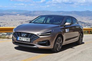 Hyundai-i30-Fastback-1.5-T-GDi-DCT-Hybrid