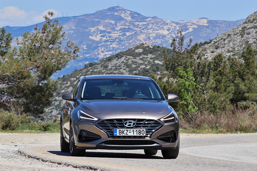 https://autogreeknews.gr/wp-content/uploads/2021/04/Hyundai-i30-Fastback-1.5-T-GDi-DCT-Hybrid-37.jpg