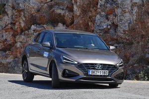 Hyundai i30 Fastback 1.5 T-GDi DCT Hybrid (4)