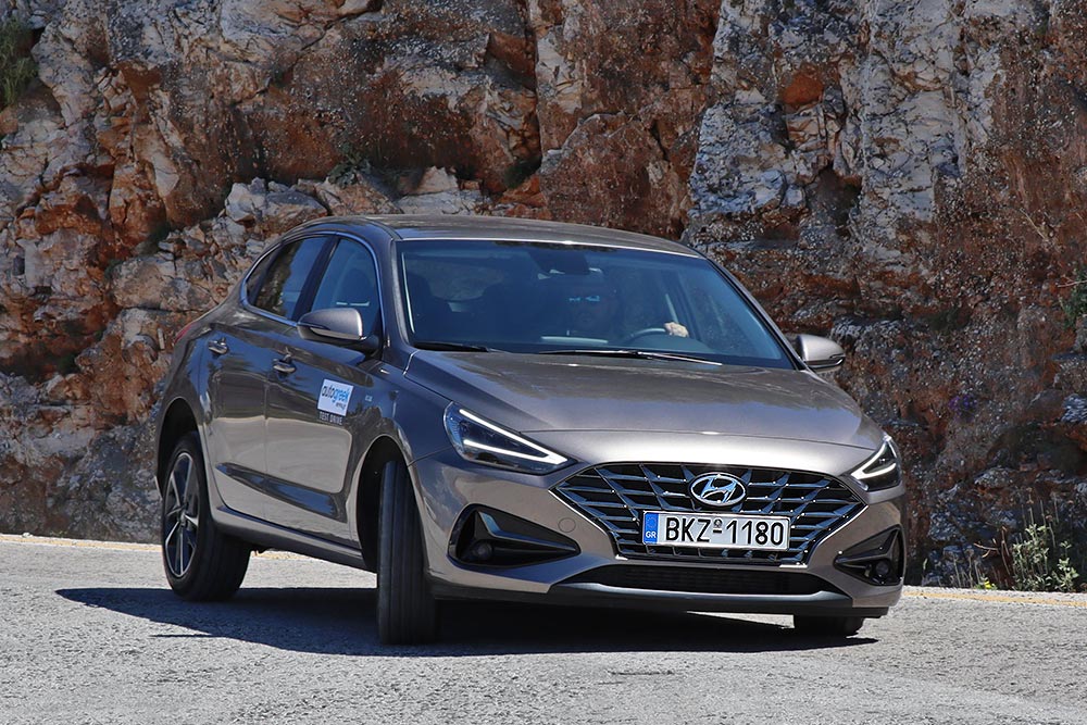 https://autogreeknews.gr/wp-content/uploads/2021/04/Hyundai-i30-Fastback-1.5-T-GDi-DCT-Hybrid-4.jpg