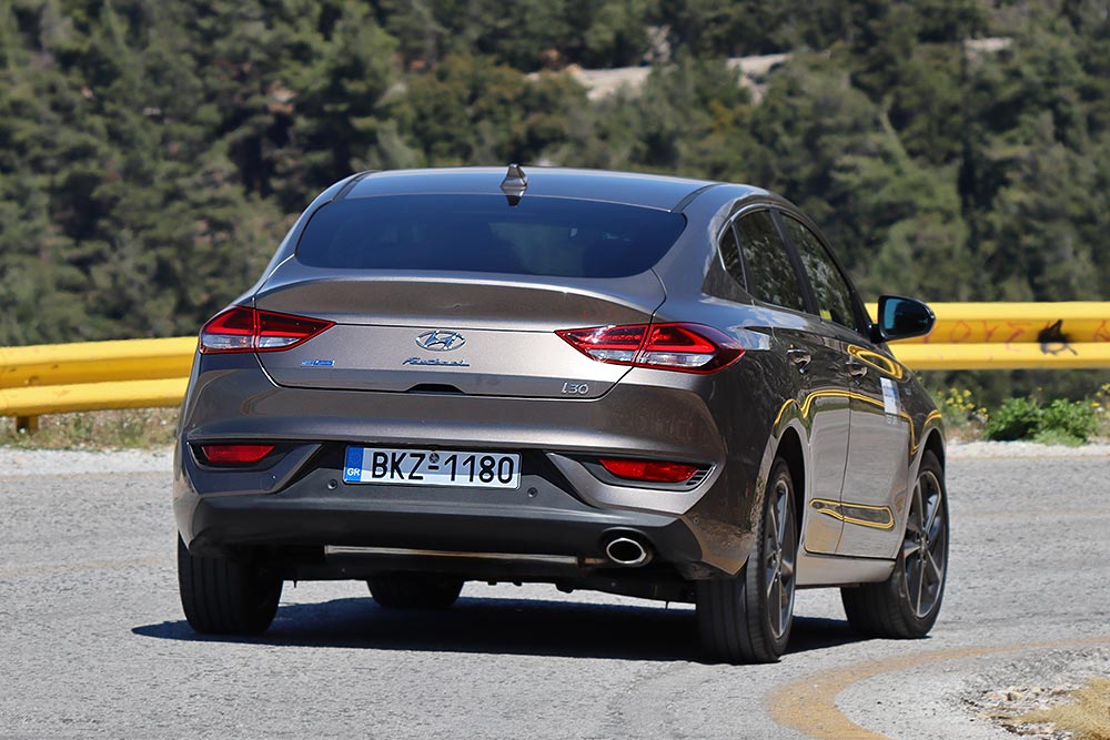 https://autogreeknews.gr/wp-content/uploads/2021/04/Hyundai-i30-Fastback-1.5-T-GDi-DCT-Hybrid-45.jpg