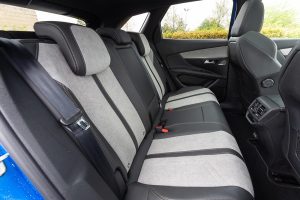 Peugeot-3008-Hybrid-(3)