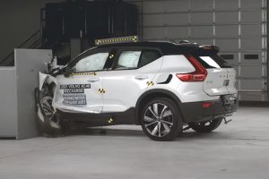 Volvo-XC40-Recharge-IIHS-1