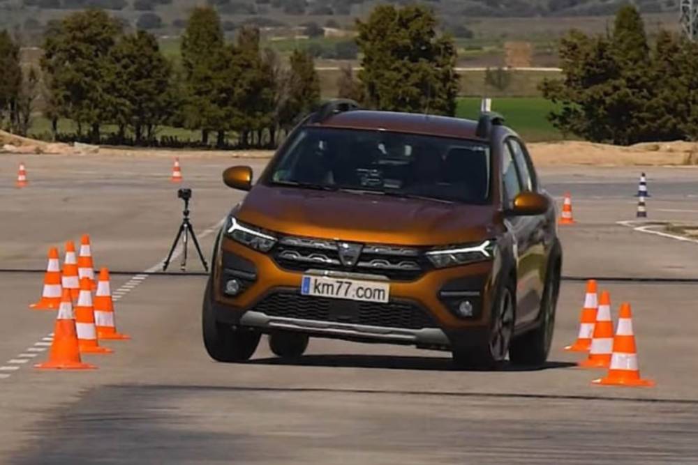 https://autogreeknews.gr/wp-content/uploads/2021/04/dacia-sandero-stepway-moose-test.jpg