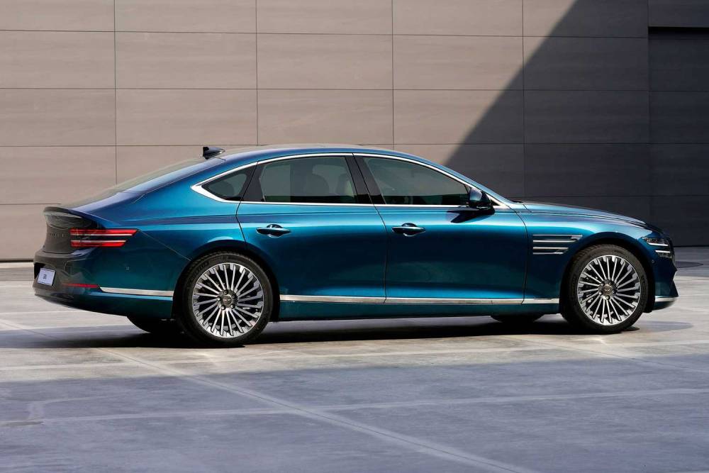 https://autogreeknews.gr/wp-content/uploads/2021/04/genesis-electrified-g80-4.jpg