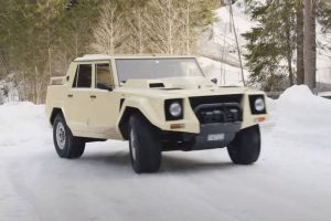 lamborghini lm002 in the snow