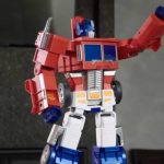 transforming-optimus-prime-by-robosen 2