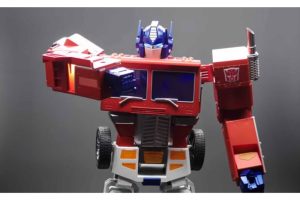 transforming-optimus-prime-by-robosen