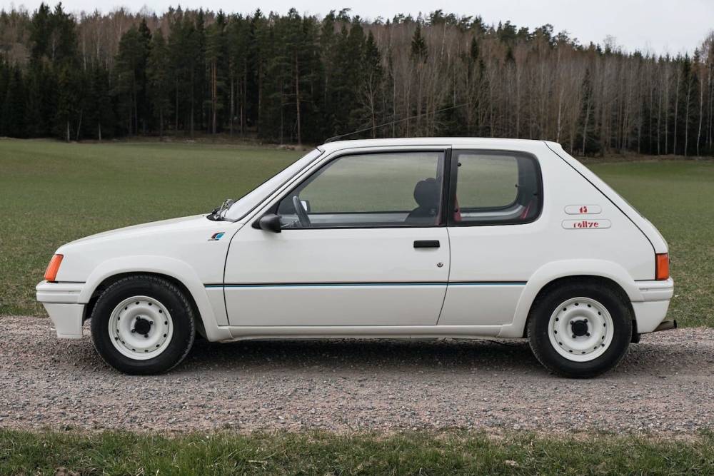 https://autogreeknews.gr/wp-content/uploads/2021/05/1988-peugeot-205-rallye-for-sale-5.jpg