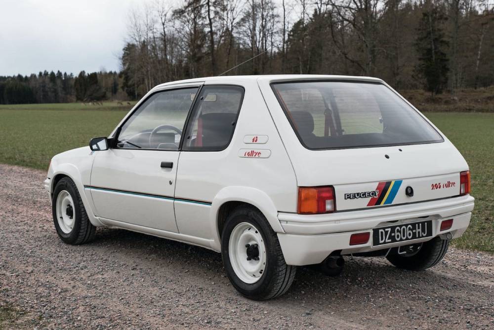 https://autogreeknews.gr/wp-content/uploads/2021/05/1988-peugeot-205-rallye-for-sale-6.jpg