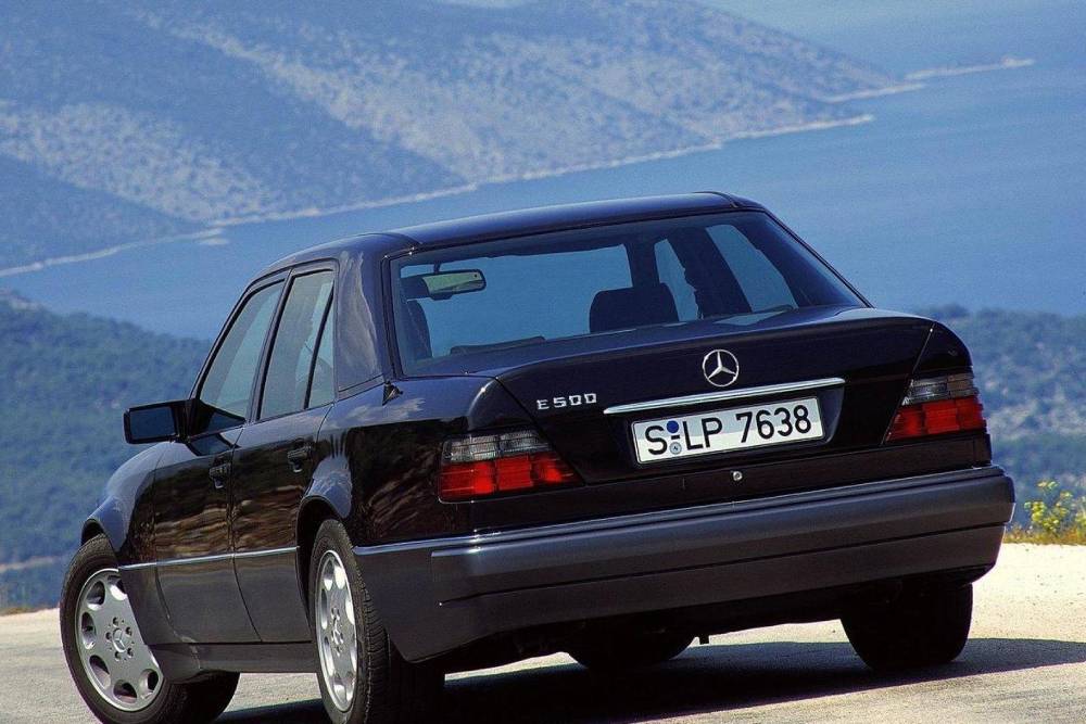 https://autogreeknews.gr/wp-content/uploads/2021/05/2015-605974mercedes-500-e1.jpg