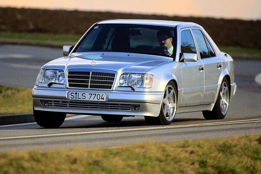 https://autogreeknews.gr/wp-content/uploads/2021/05/2015-605976mercedes-500-e1.jpg