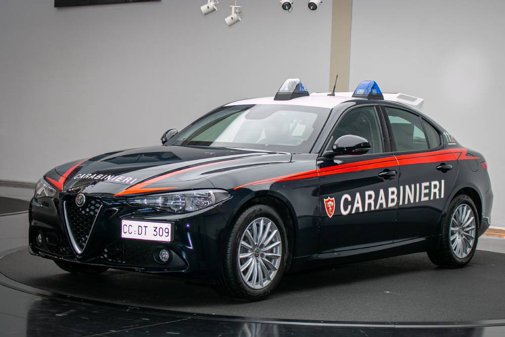 https://autogreeknews.gr/wp-content/uploads/2021/05/2021-alfa-romeo-giulia-carabinieri-italy-police-ca-4.jpg