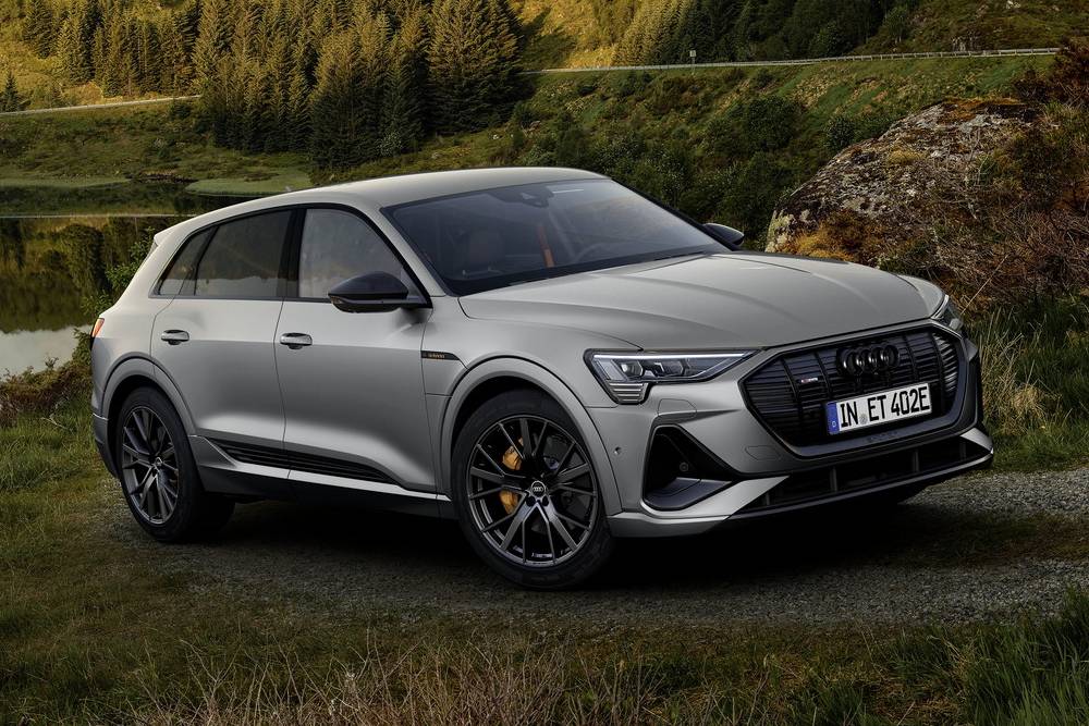 https://autogreeknews.gr/wp-content/uploads/2021/05/2022-Audi-E-Tron-S-Line-Black-Edition-1.jpg