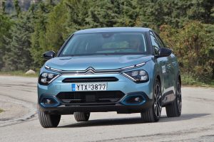Citroen-e-C4-C-Cross-(10)